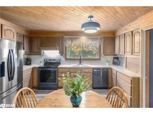 1009 Fairbairn Street, Peterborough, ON - Indoor Photo Showing Kitchen