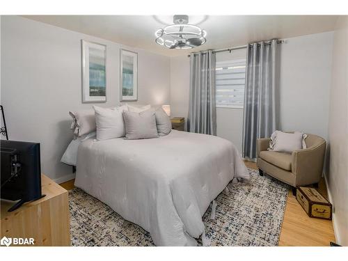 1009 Fairbairn Street, Peterborough, ON - Indoor Photo Showing Bedroom