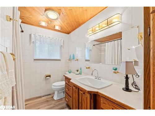 1009 Fairbairn Street, Peterborough, ON - Indoor Photo Showing Bathroom