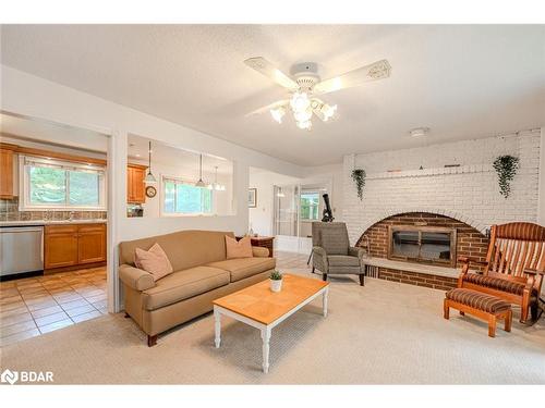 30 Matheson Rd Road, Kawartha Lakes, ON - Indoor Photo Showing Living Room