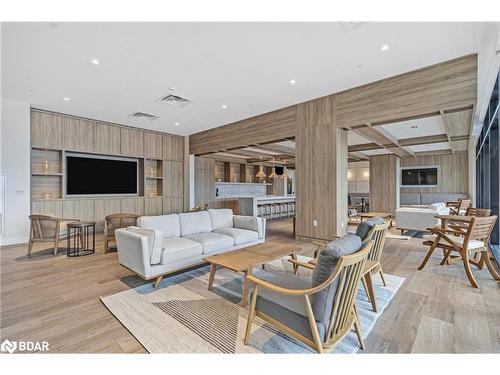 105-185 Dunlop Street E, Barrie, ON - Indoor Photo Showing Living Room