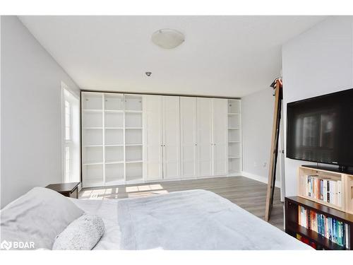 6-51 Ferndale Drive S, Barrie, ON - Indoor Photo Showing Bedroom