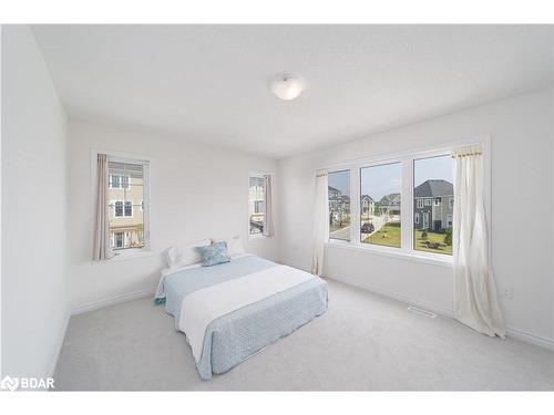 4 Courtland Way, Wasaga Beach, ON - Indoor Photo Showing Bedroom