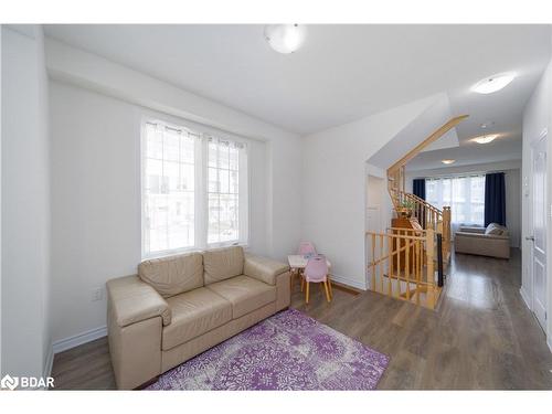 4 Courtland Way, Wasaga Beach, ON - Indoor Photo Showing Living Room