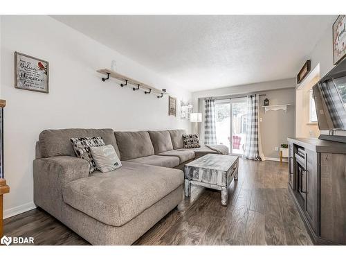 12 Chaucer Crescent, Barrie, ON - Indoor Photo Showing Living Room