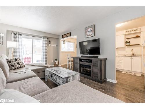 12 Chaucer Crescent, Barrie, ON - Indoor Photo Showing Living Room