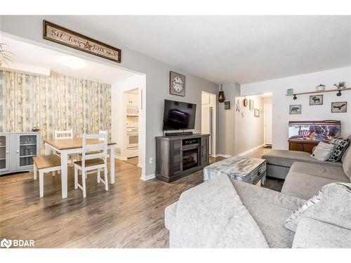 12 Chaucer Crescent, Barrie, ON - Indoor Photo Showing Living Room