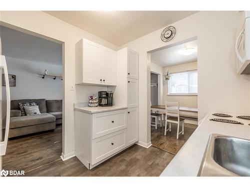 12 Chaucer Crescent, Barrie, ON - Indoor Photo Showing Kitchen