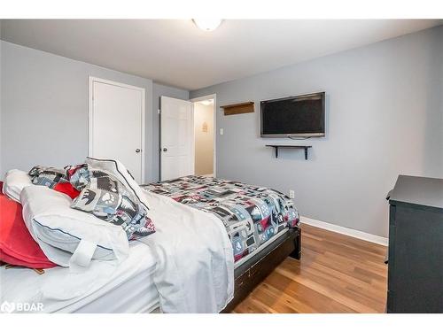 12 Chaucer Crescent, Barrie, ON - Indoor Photo Showing Bedroom