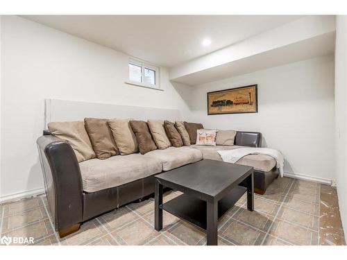 12 Chaucer Crescent, Barrie, ON - Indoor Photo Showing Living Room