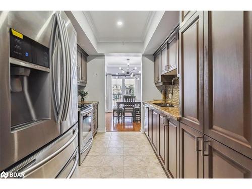 311-39 Ferndale Drive S, Barrie, ON - Indoor Photo Showing Kitchen With Stainless Steel Kitchen With Upgraded Kitchen