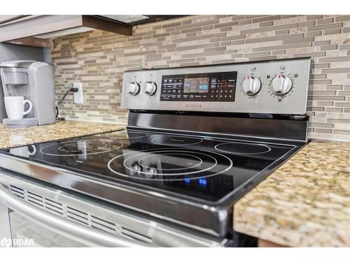 311-39 Ferndale Drive S, Barrie, ON - Indoor Photo Showing Kitchen