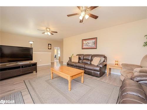 8747 10Th Line, Essa, ON - Indoor Photo Showing Living Room