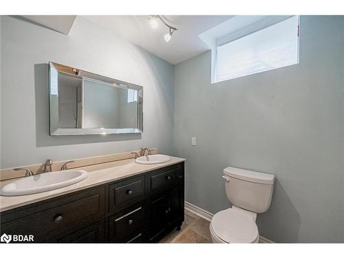 213 Dean Avenue, Barrie, ON - Indoor Photo Showing Bathroom