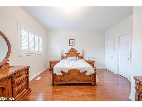 213 Dean Avenue, Barrie, ON - Indoor Photo Showing Bedroom