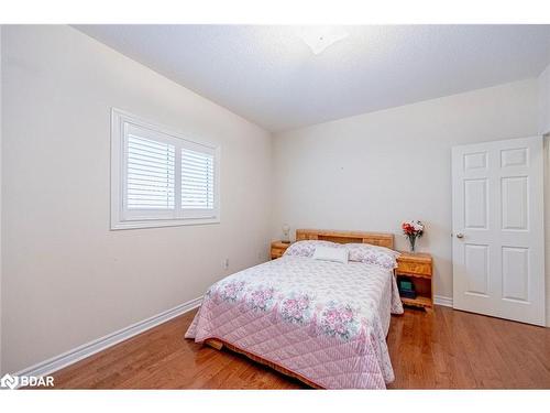 213 Dean Avenue, Barrie, ON - Indoor Photo Showing Bedroom