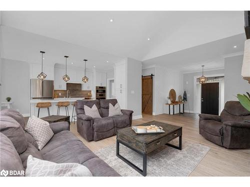 10 Walter James Parkway, Snow Valley, ON - Indoor Photo Showing Living Room