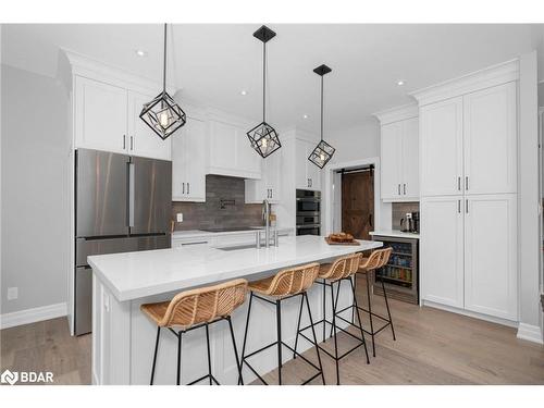 10 Walter James Parkway, Snow Valley, ON - Indoor Photo Showing Kitchen With Upgraded Kitchen