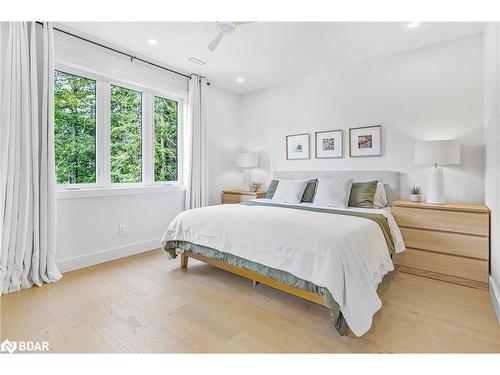 68 49Th Street North Street, Wasaga Beach, ON - Indoor Photo Showing Bedroom