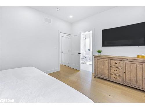 68 49Th Street North Street, Wasaga Beach, ON - Indoor Photo Showing Bedroom