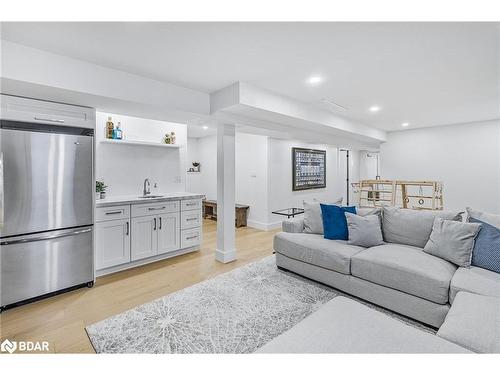 68 49Th Street North Street, Wasaga Beach, ON - Indoor Photo Showing Living Room