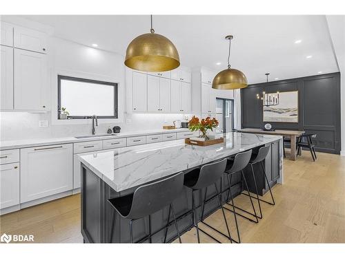 68 49Th Street North Street, Wasaga Beach, ON - Indoor Photo Showing Kitchen With Upgraded Kitchen