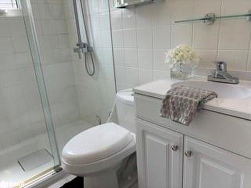 38 Lount Street, Barrie, ON - Indoor Photo Showing Bathroom