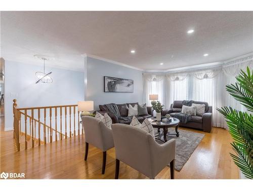 1600 Forster Avenue, Peterborough, ON - Indoor Photo Showing Living Room