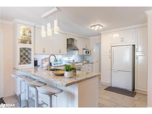 1600 Forster Avenue, Peterborough, ON - Indoor Photo Showing Kitchen