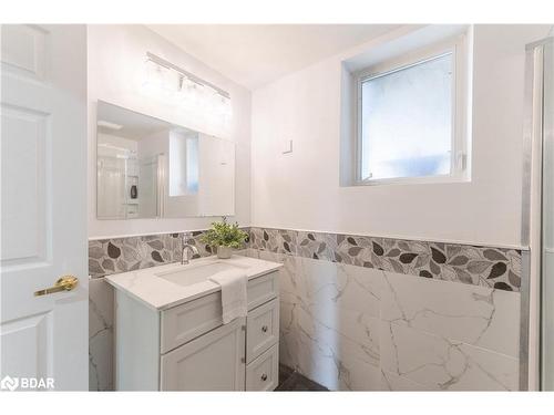 1600 Forster Avenue, Peterborough, ON - Indoor Photo Showing Bathroom