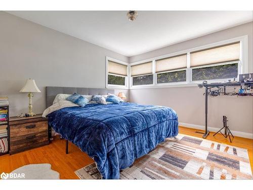 325 Innisfil Street, Barrie, ON - Indoor Photo Showing Bedroom