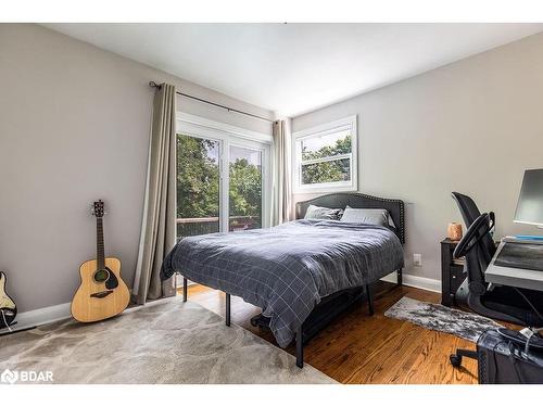 325 Innisfil Street, Barrie, ON - Indoor Photo Showing Bedroom