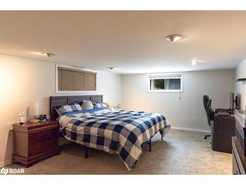 325 Innisfil Street, Barrie, ON - Indoor Photo Showing Bedroom