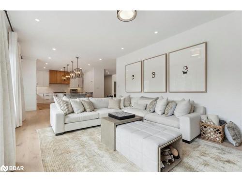 46 David Willson Trail, Sharon, ON - Indoor Photo Showing Living Room