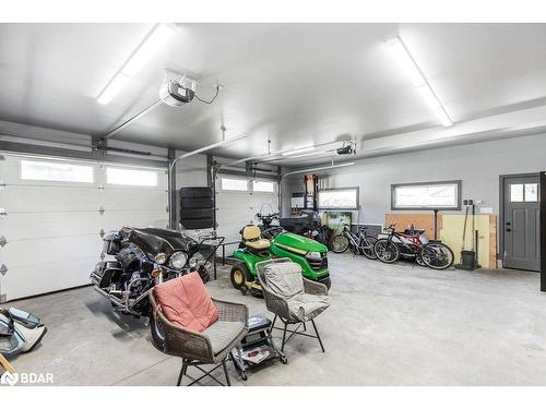 81 Parkside Drive, Oro-Medonte, ON - Indoor Photo Showing Garage