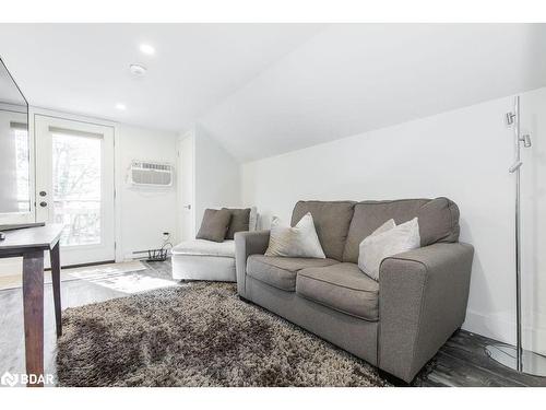 81 Parkside Drive, Oro-Medonte, ON - Indoor Photo Showing Living Room