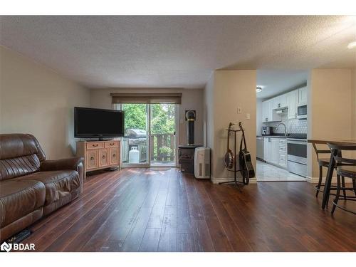 37 Loggers Run, Barrie, ON - Indoor Photo Showing Living Room