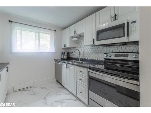 37 Loggers Run, Barrie, ON - Indoor Photo Showing Kitchen