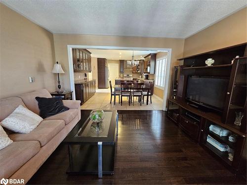 56 Bishop Drive, Barrie, ON - Indoor Photo Showing Living Room