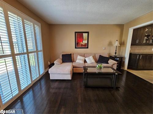 56 Bishop Drive, Barrie, ON - Indoor Photo Showing Living Room