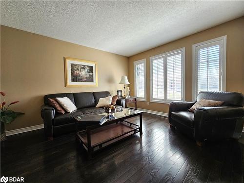 56 Bishop Drive, Barrie, ON - Indoor Photo Showing Living Room