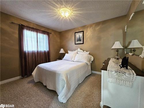 56 Bishop Drive, Barrie, ON - Indoor Photo Showing Bedroom