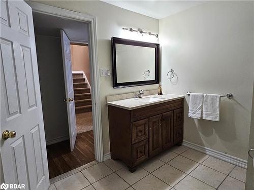 56 Bishop Drive, Barrie, ON - Indoor Photo Showing Bathroom