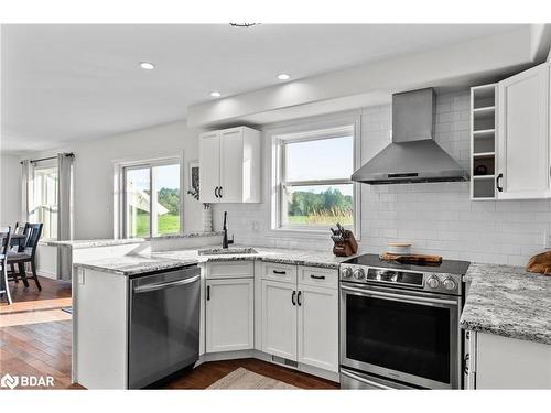 3750 10 Line N, Oro-Medonte, ON - Indoor Photo Showing Kitchen With Upgraded Kitchen