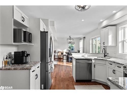 3750 10 Line N, Oro-Medonte, ON - Indoor Photo Showing Kitchen With Upgraded Kitchen