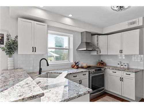 3750 10 Line N, Oro-Medonte, ON - Indoor Photo Showing Kitchen With Upgraded Kitchen