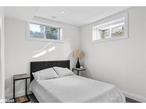 3750 10 Line N, Oro-Medonte, ON - Indoor Photo Showing Bedroom