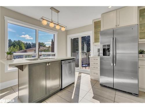 25 Keats Drive, Barrie, ON - Indoor Photo Showing Kitchen With Double Sink