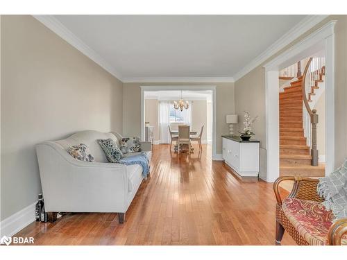 25 Keats Drive, Barrie, ON - Indoor Photo Showing Living Room