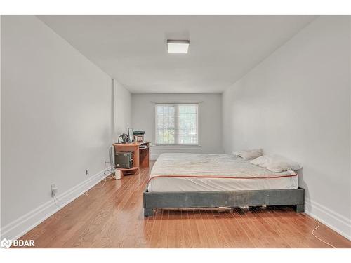 25 Keats Drive, Barrie, ON - Indoor Photo Showing Bedroom